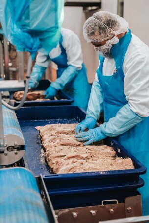 Produktionshelfer:in - Bereich Speckherstellung, 1. Bild