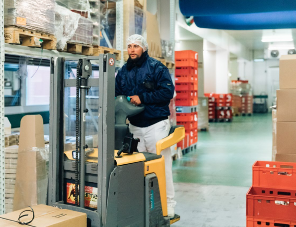 Mitarbeiter:in innerbetrieblicher Warentransport, 1. Bild